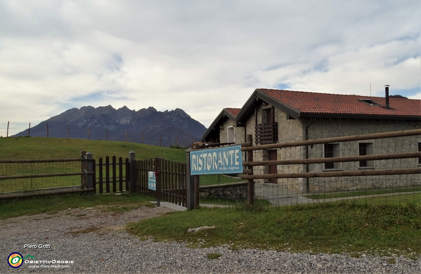 13 Ristorante Stella Alpina con vista in Resegone.JPG